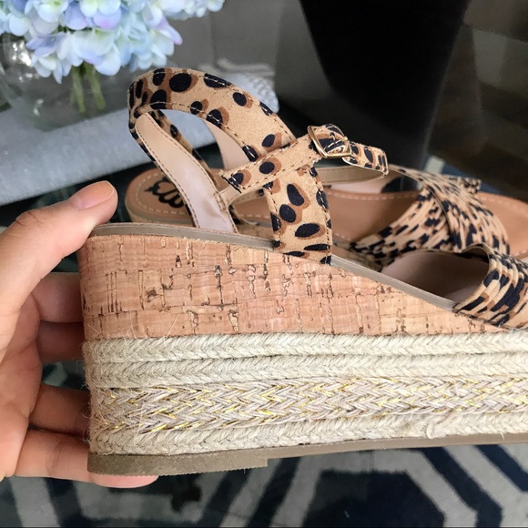 🆕 FERGALICIOUS LEOPARD PRINT WEDGED SANDALS! - Picture 6 of 11